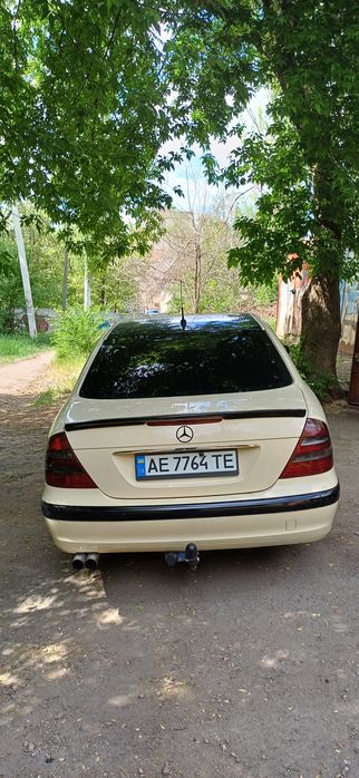 Мерседес Е200 W211