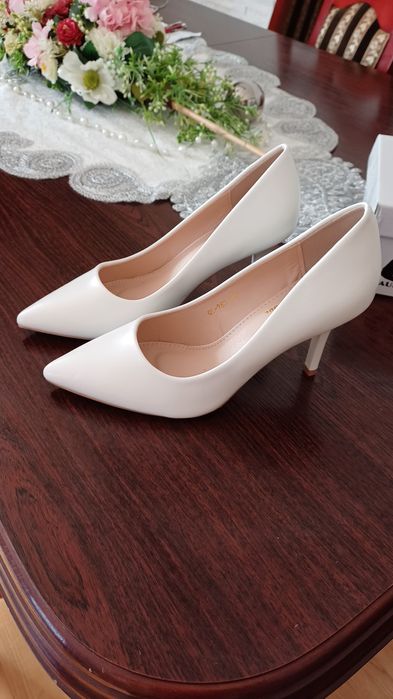 Czółenka biale.r 37