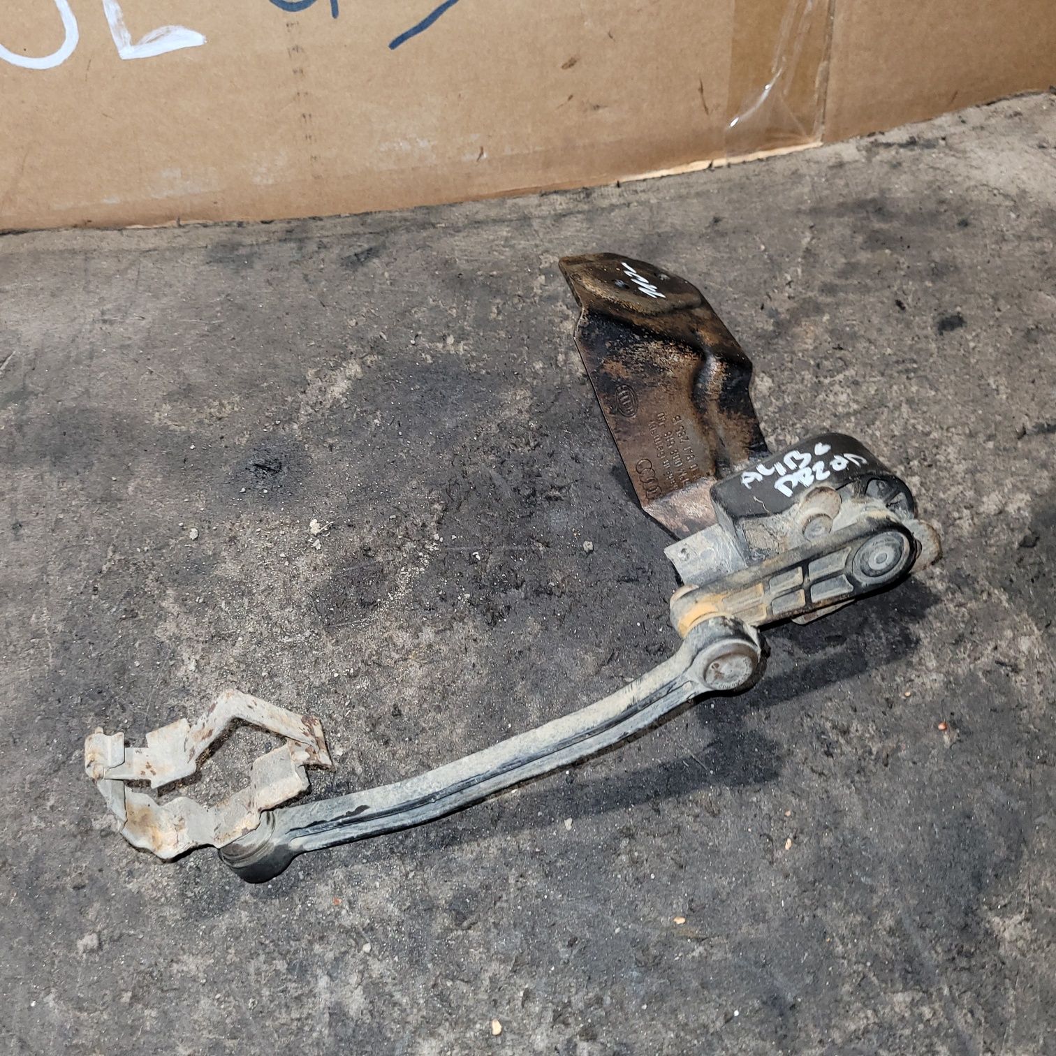 Czujnik poziomowania świateł xenon przód HELLA audi a4 b6 2003r