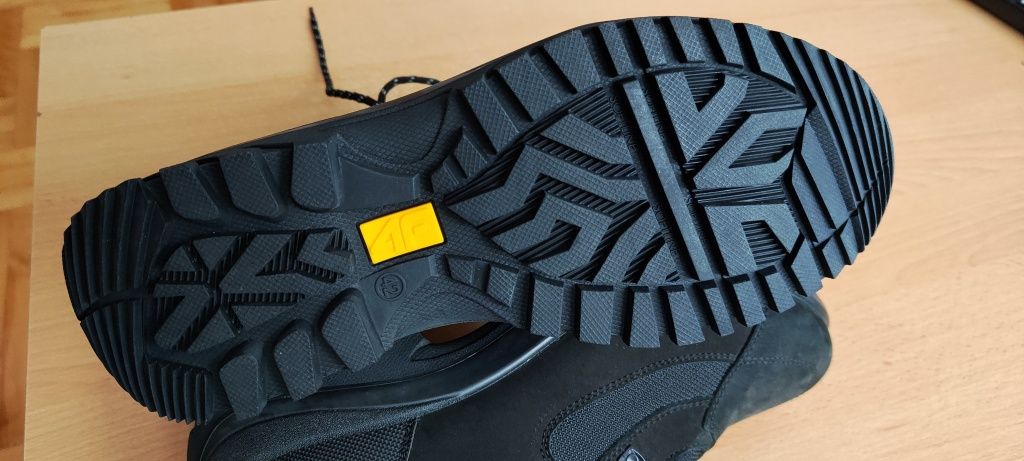 Buty 4F zimowe trekking taktyczne śniegowceE r. 42