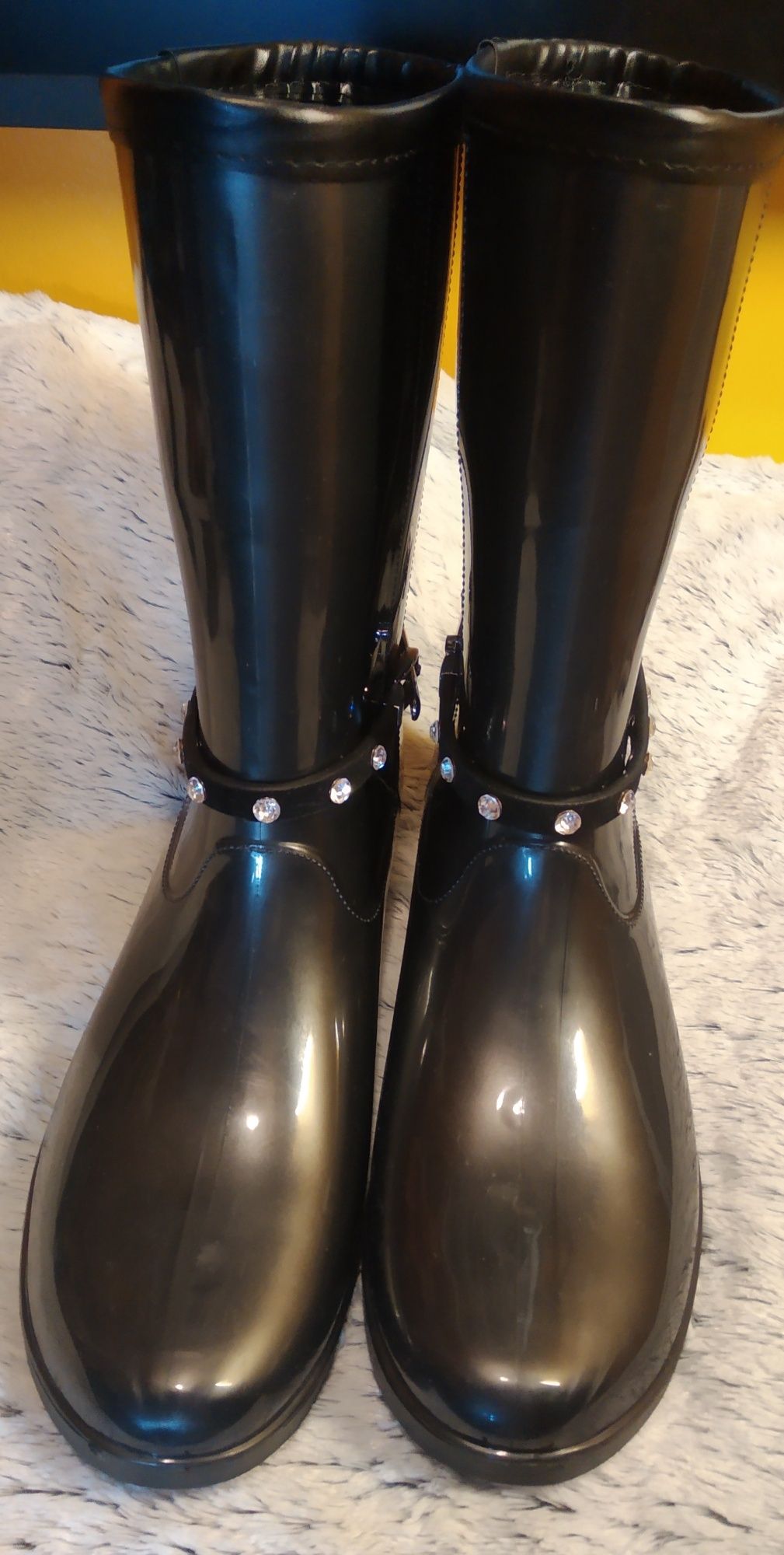 Botins Pretos com brilhantes