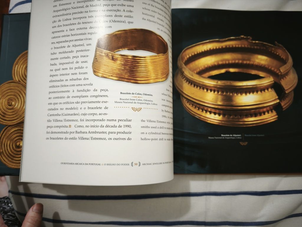Livro novo de Filatelia " Ourivesaria arcaica em Portugal"