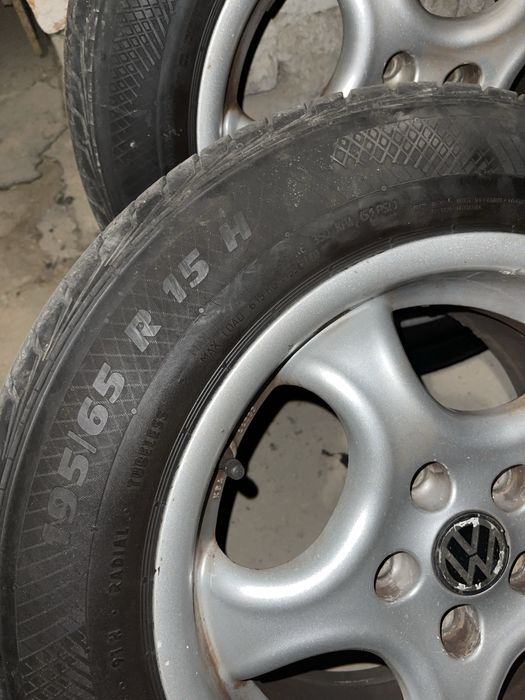 Stalowe felgi z oponami 195/65 R15