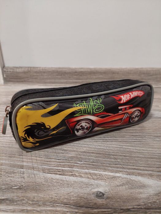Piórnik szkolny tuba hot wheels