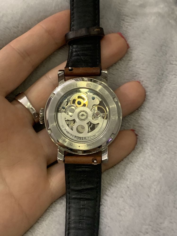 Годинник fossil