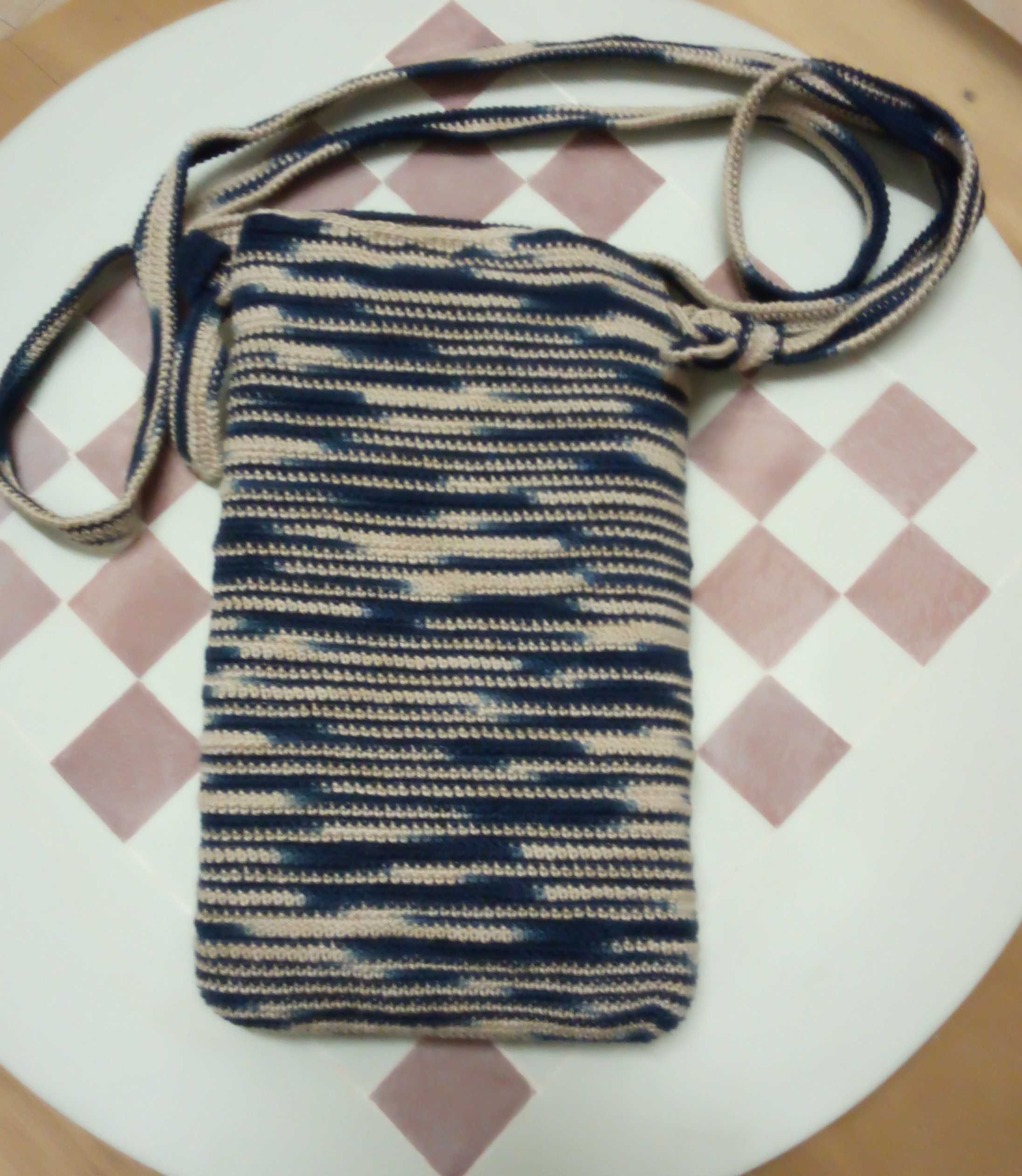 Bolsa para telemóvel (smartphone ) em crochet