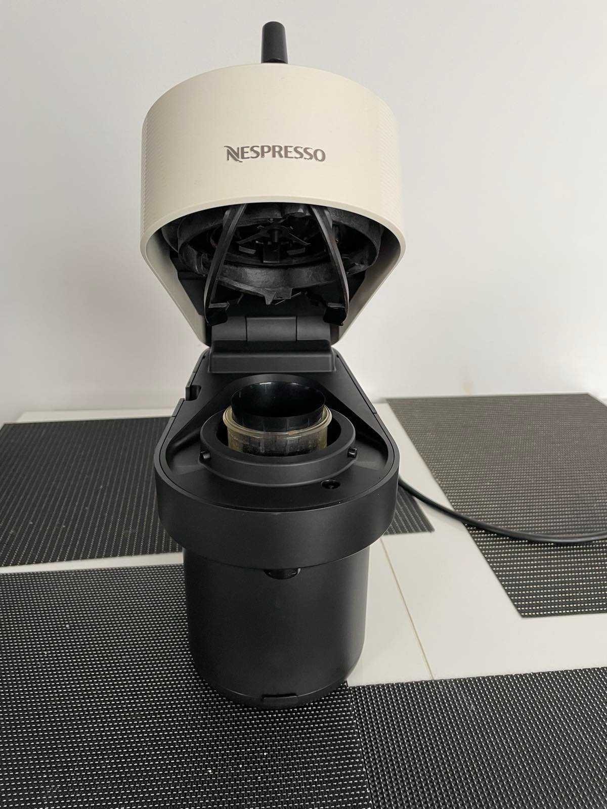 Sprzedam ekspres do kawy na kapsulki De Longhi Nespresso Vertuo Next
