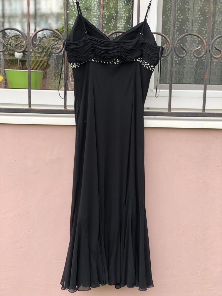 Чёрное брендовое платье