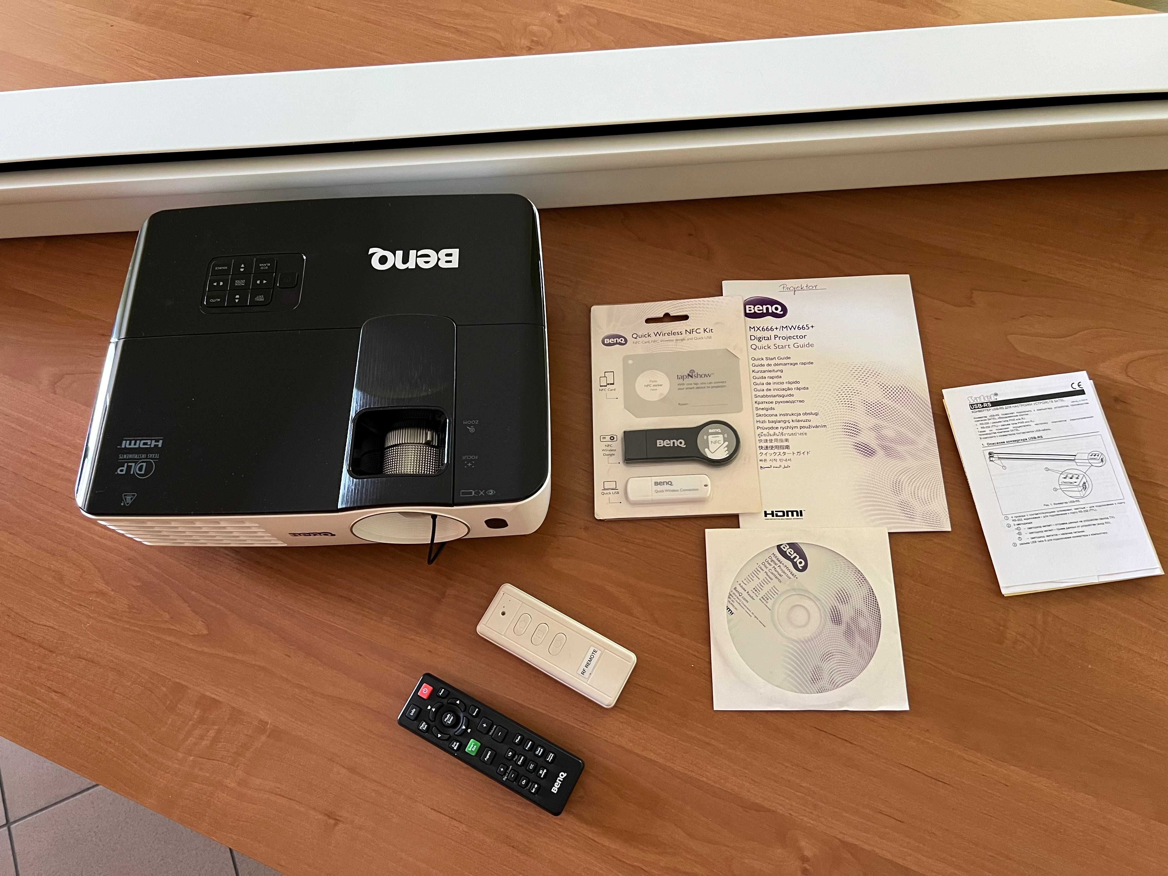 Projektor BenQ / z tablicą do rzutnika