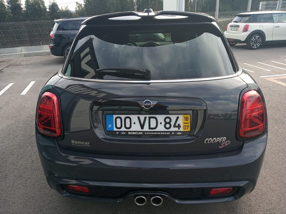 Mini Cooper SD - Potência e Estilo, com Km de Fazer Inveja!