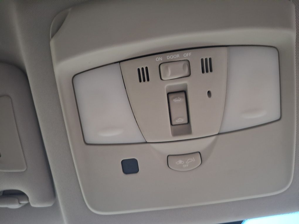 А втомобіль Infinity Qx50 2017 .