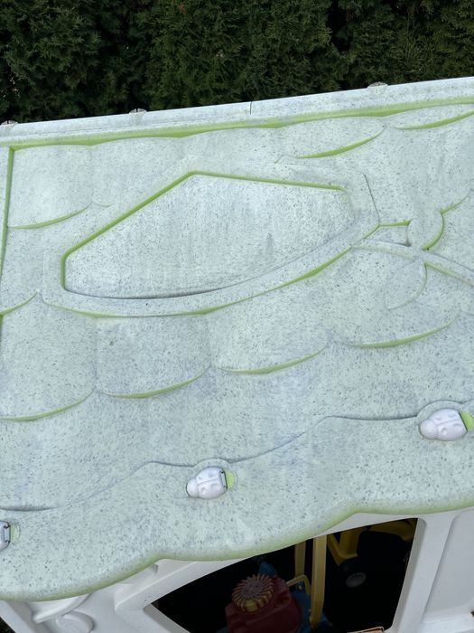 Plastikowy domek do zabawy dla dziecka