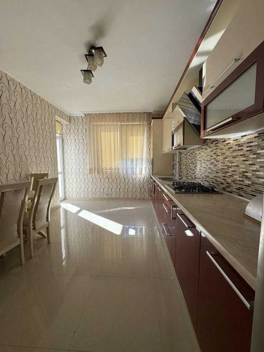 2к з великою кухнею