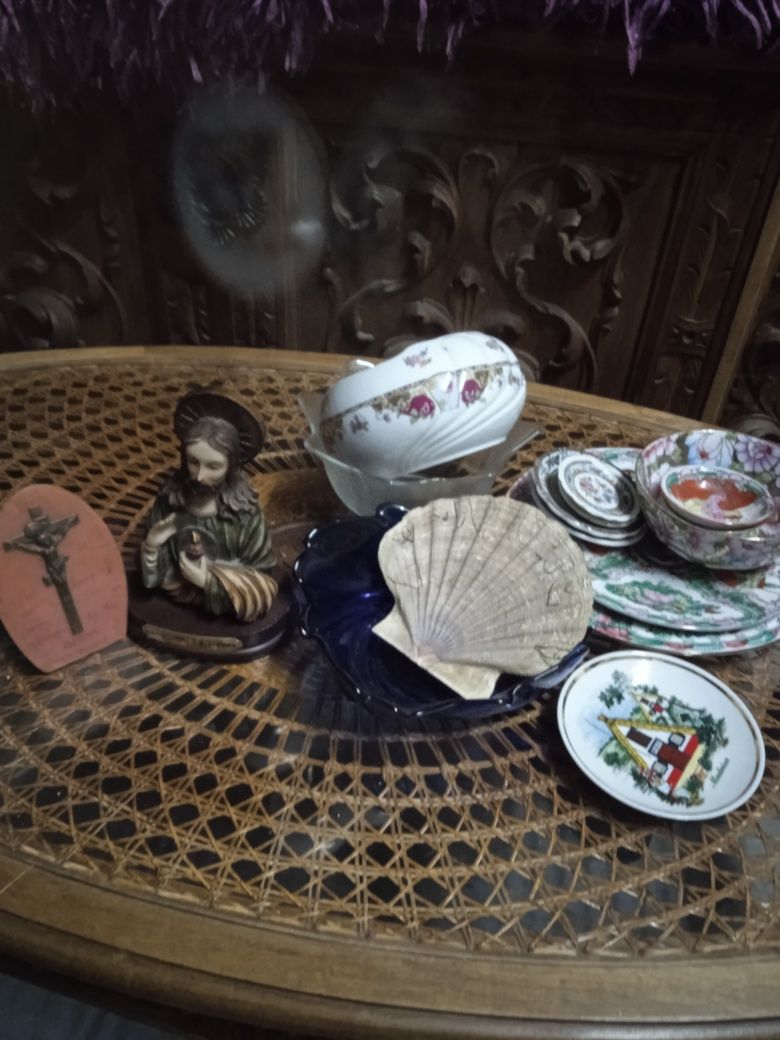 180 peças de louça pratos, travessas, copos e peças de decoração