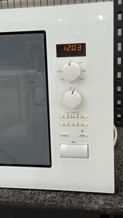 Вбудована мікрохвильовка M 8160