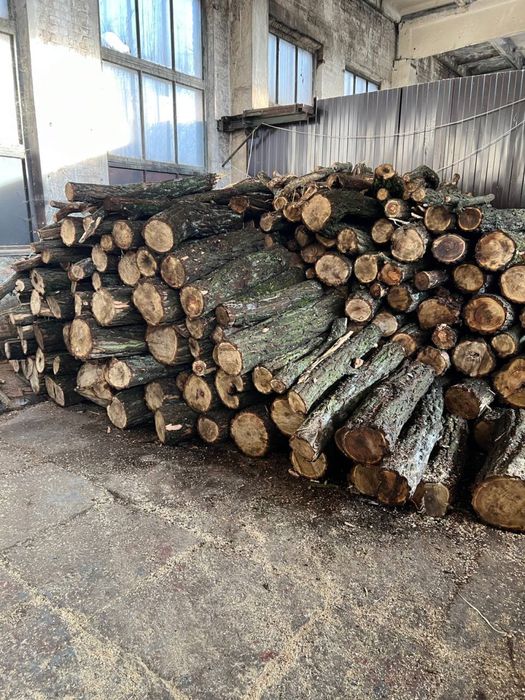 Опт и роз Дрова брикет , древестный  уголь и брикет  есть для мангала