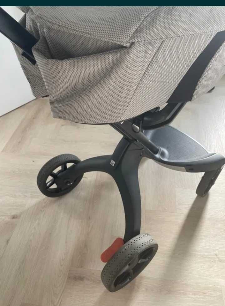 Wózek Stokke v6 z gondolą