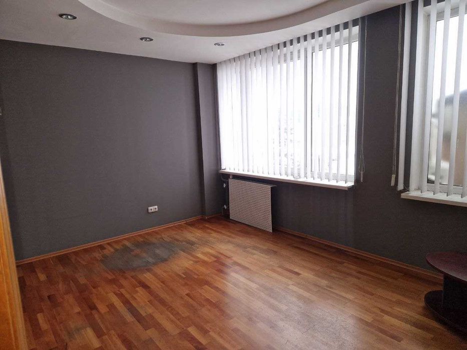 Здам в оренду офісне приміщення 240 м2 (весь поверх) Зелена 238 (ДБК)