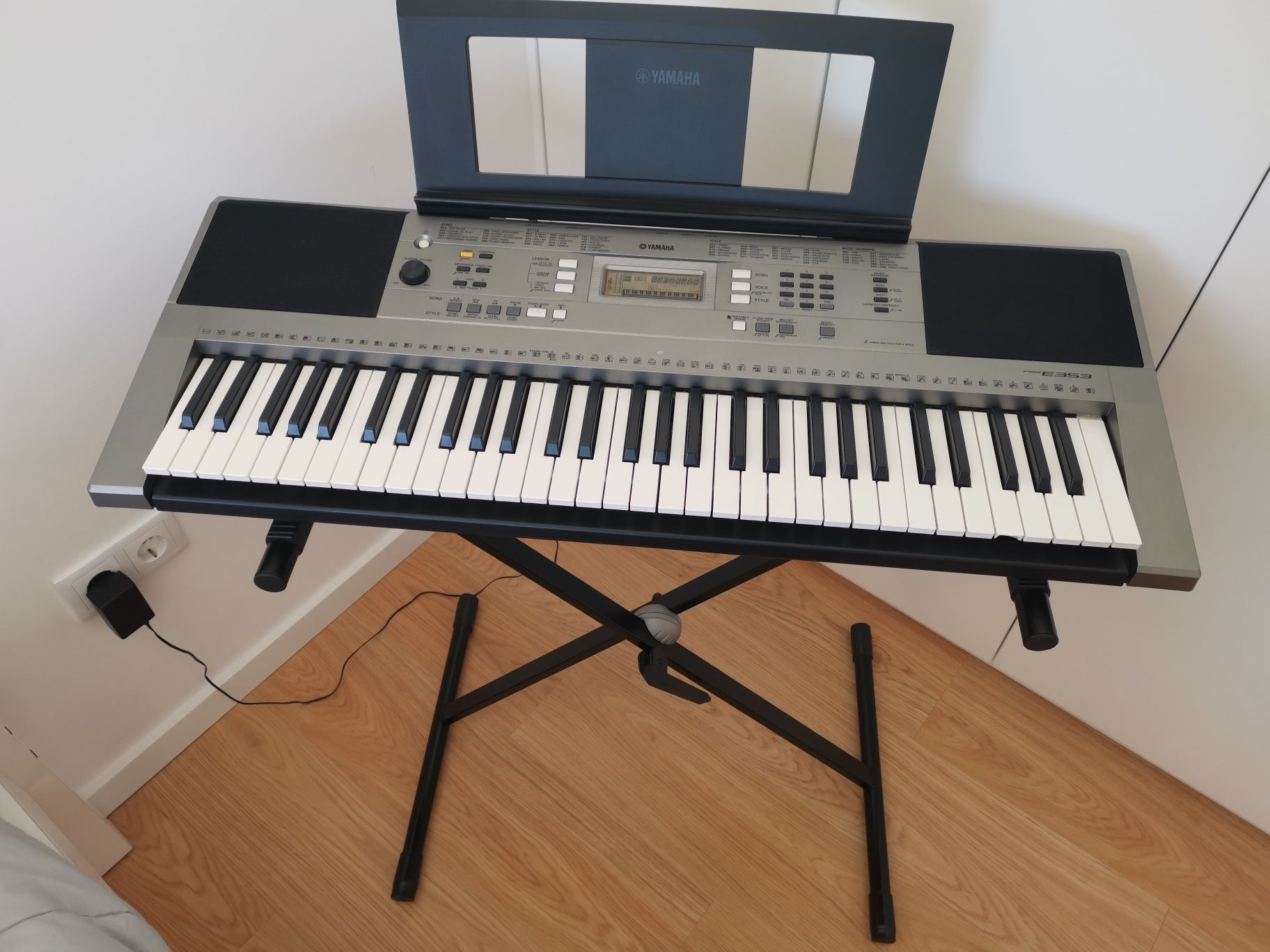 Teclado Yamaha PSR E353