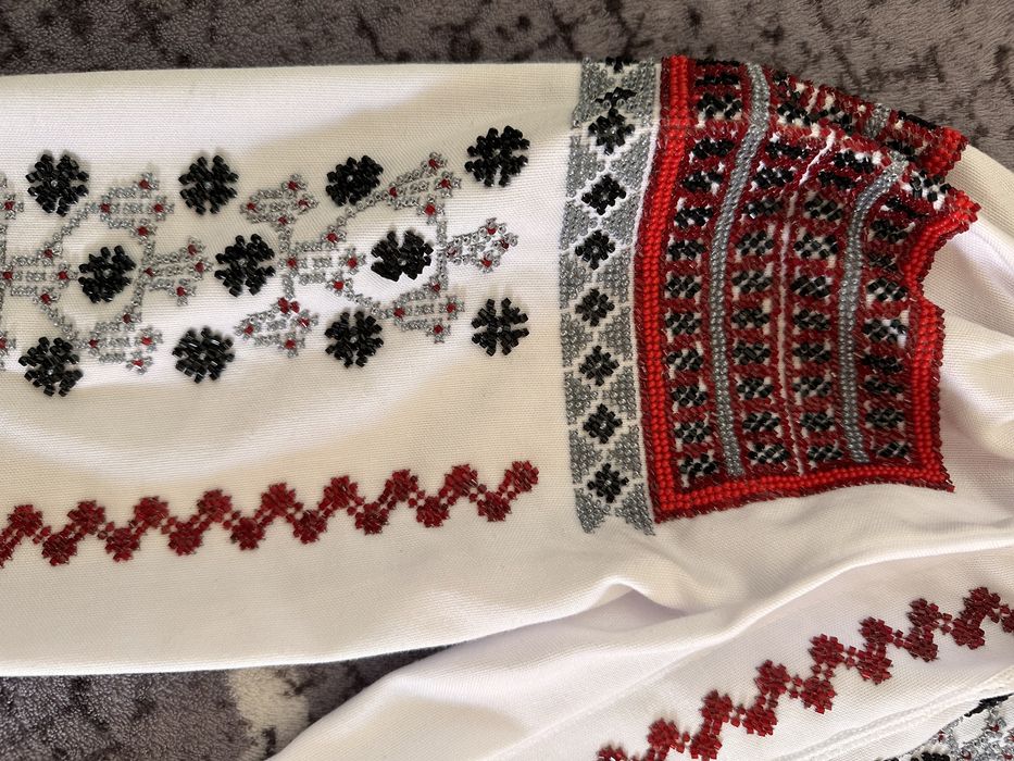 Вишита сорочка чеським бісером для дівчинки