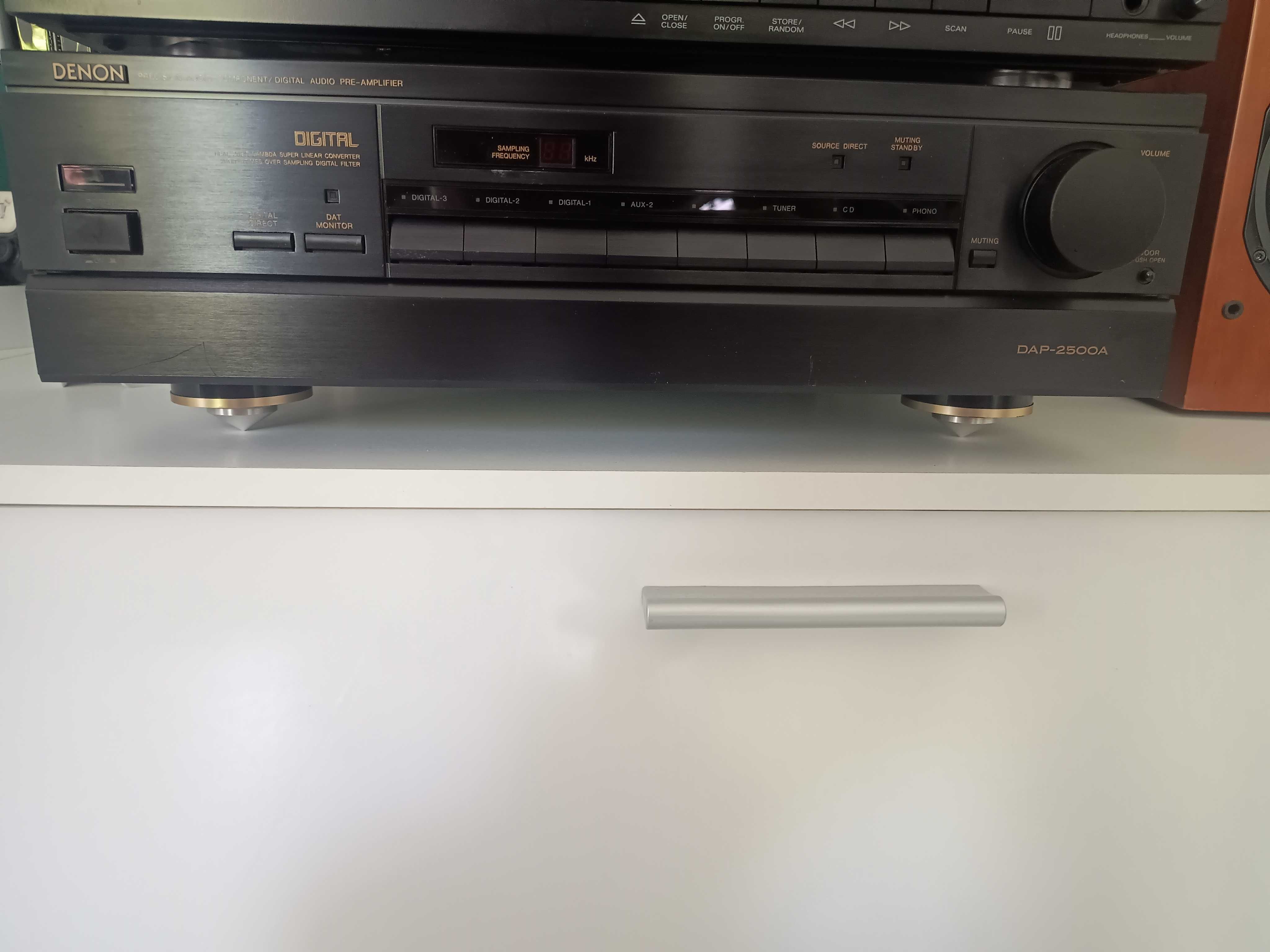 Preamp Denon DAP-2500A