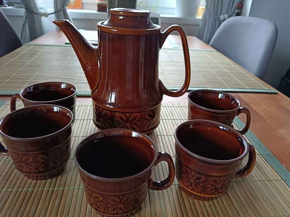 Komplet z kamionki dzbanek i 5 filiżanek