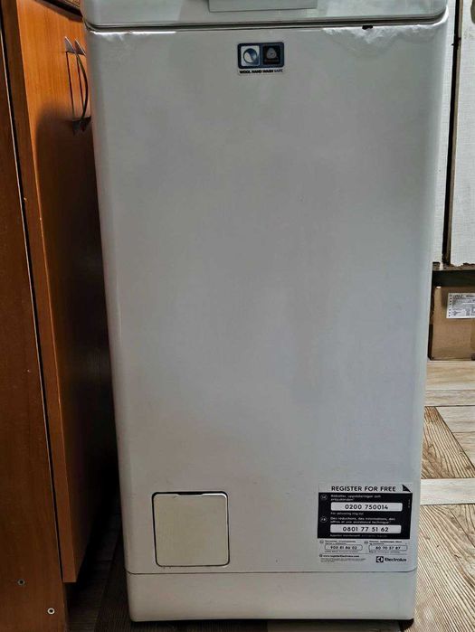 Пральна машина вертикальним завантаженням ELECTROLUX EWT 1066 ESW