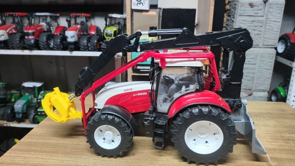 Bruder traktor Steyr leśny