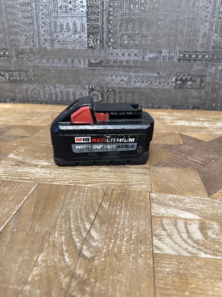 Потужний акумулятор Milwaukee 6Ah high output red lithium