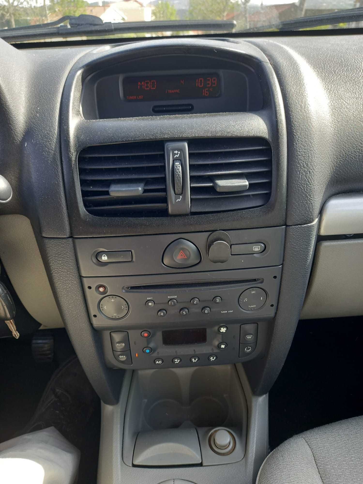 Renault Clio em bom estado