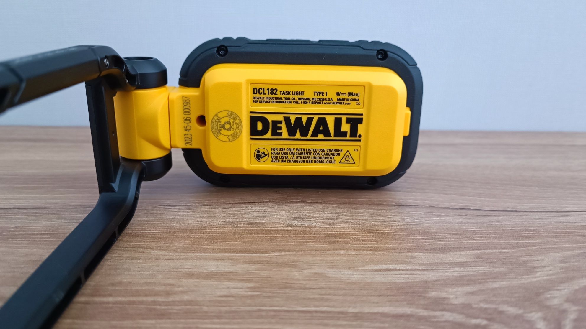 Ліхтар DCL182 DEWALT ліхтарик  прожектор