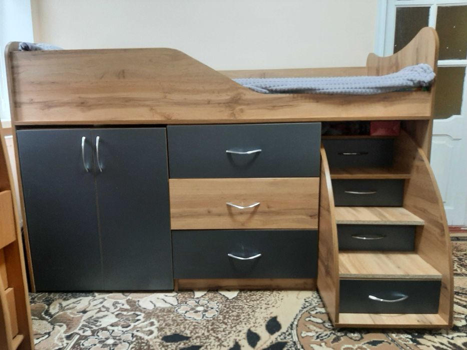 Ліжко-шафа в дитячу кімнату