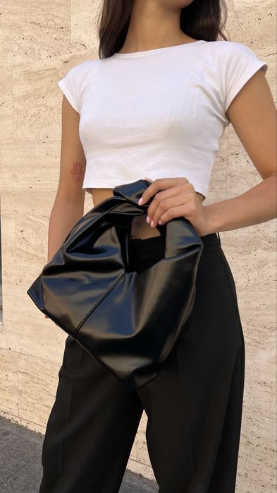 Сумка с перекрученной ручкой bottega, молочная, кориневая, черная