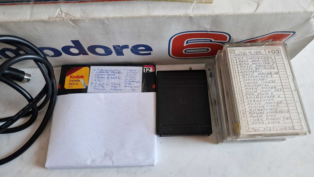 Commodore 64, stacja 1541, magnetofon, joystick, zasilacz, kable, soft