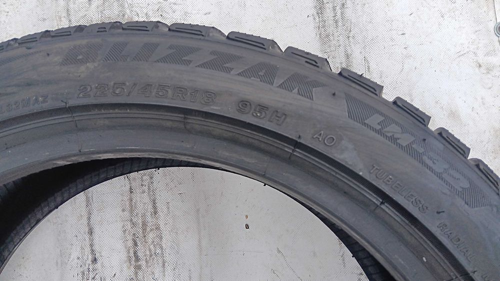 225/45/18 Bridgestone blizzak lm-32