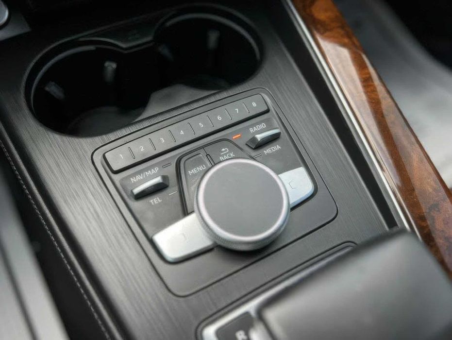 Audi A4 quattro Premium Plus      2019
