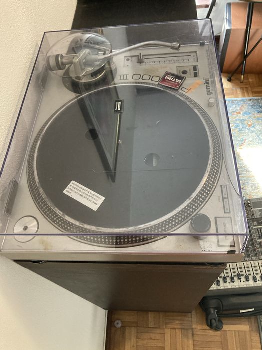 Pratos de dj 2 gira discos com tampa impecaveis100€cada