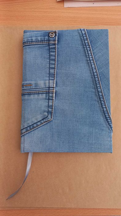 Zeszyty oprawione w jeans i flanelę