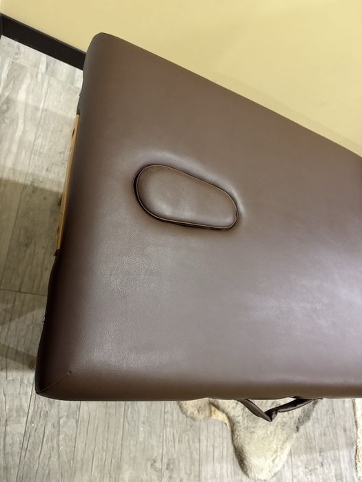 Складний масажний стіл коричневий в ідеалі