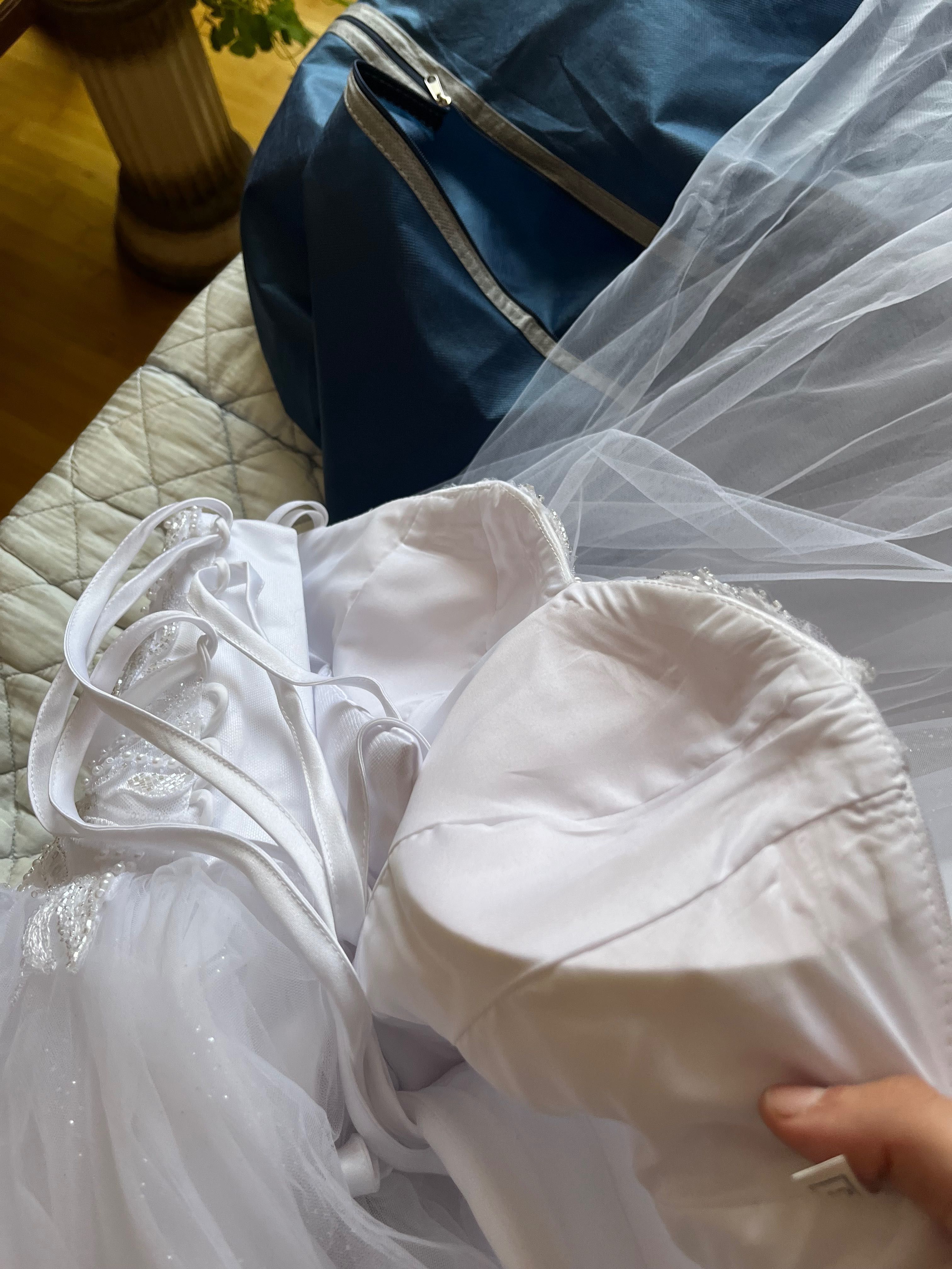 весільне плаття. 1 раз носили. чистий без плям. з корсетом 42 розмір