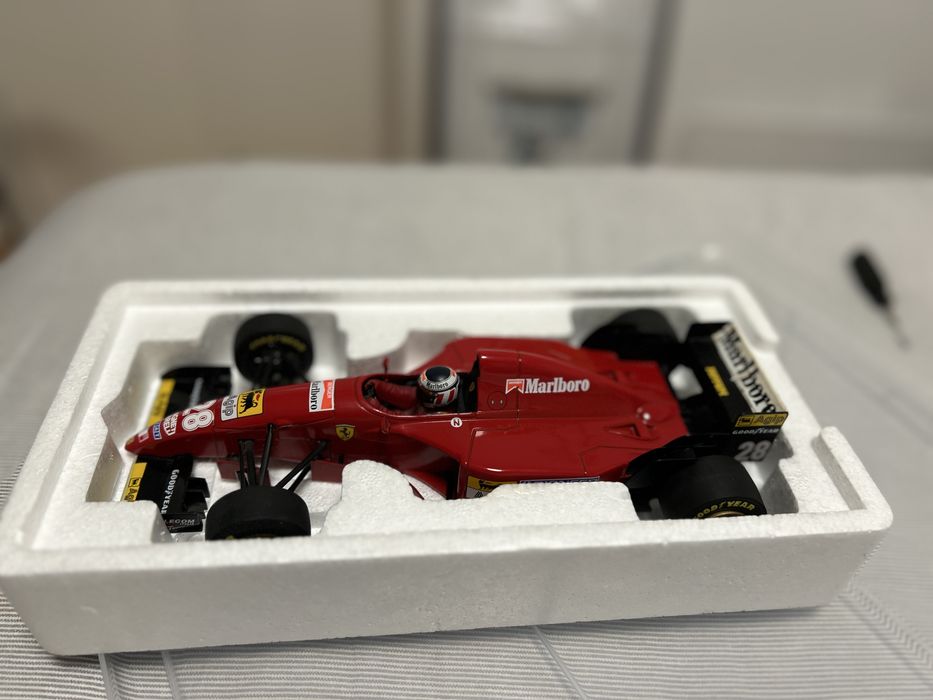 Miniatura Ferrari 412T (1/18) -  Gerhard Berger