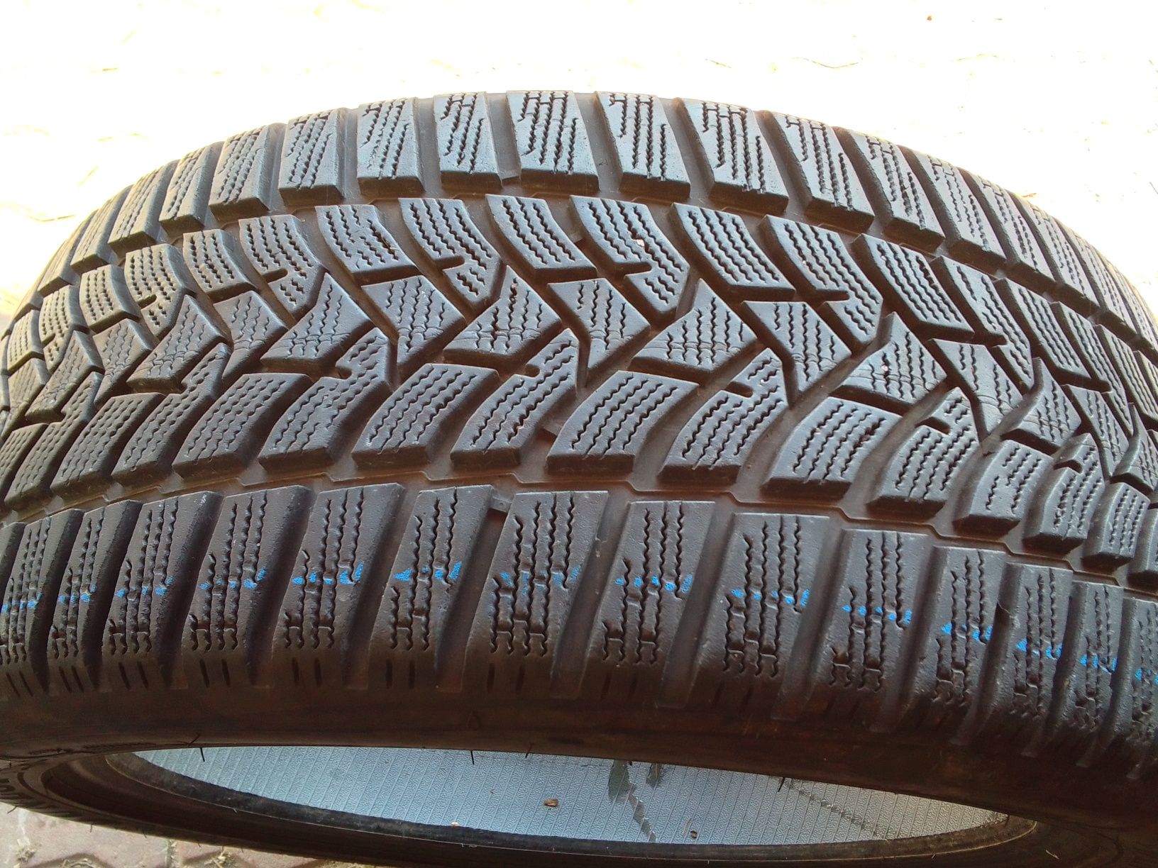 Opona zimowa 235/45r18 DUNLOP 2023r 7mm