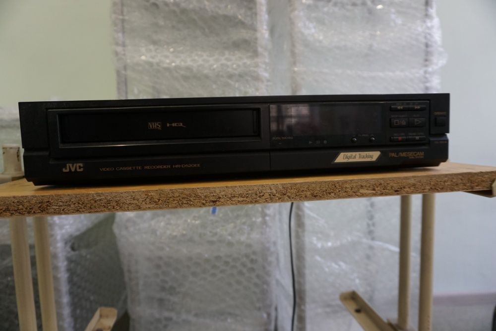 Кассетный видиомагнитофон JVC HR-D520EE, Япония