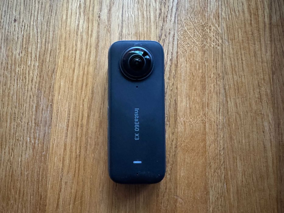 Экшн-камера Insta360 X3 (5.7K) + запасной аккумулятор + мягкий чехол
