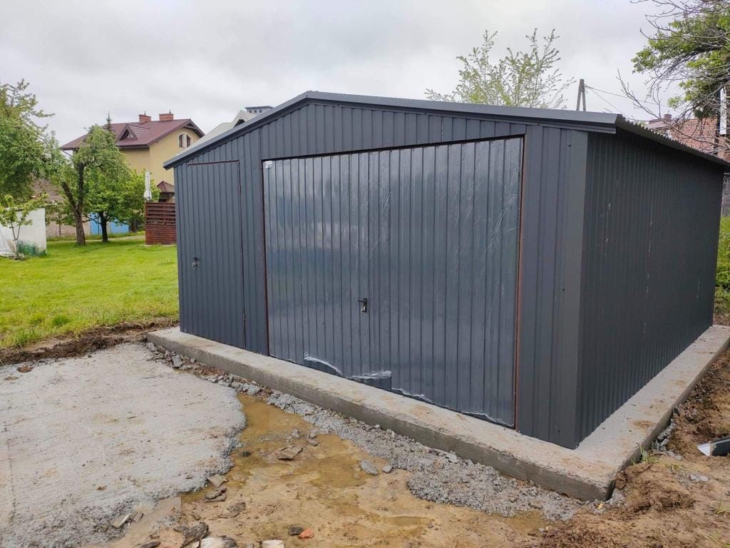 Garaż jednostanowiskowy 5x5m - Dach dwuspadowy, Brama uchylna, Grafit