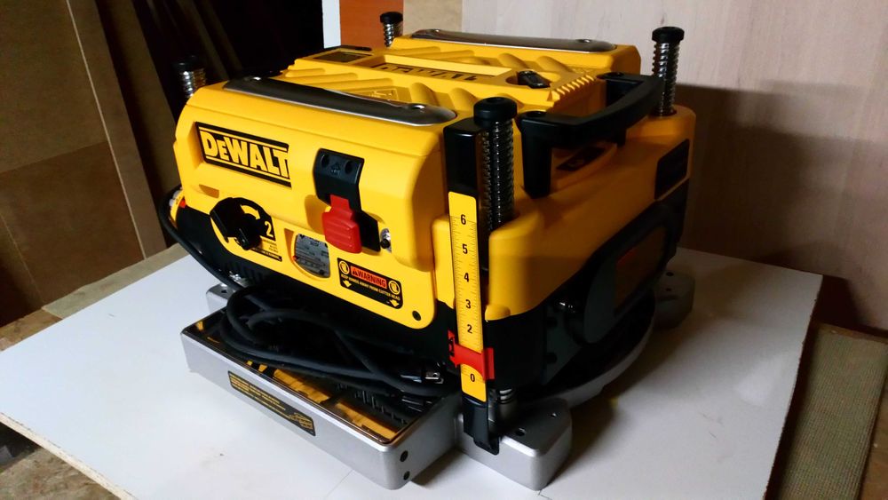 Dewalt grubościówka 735