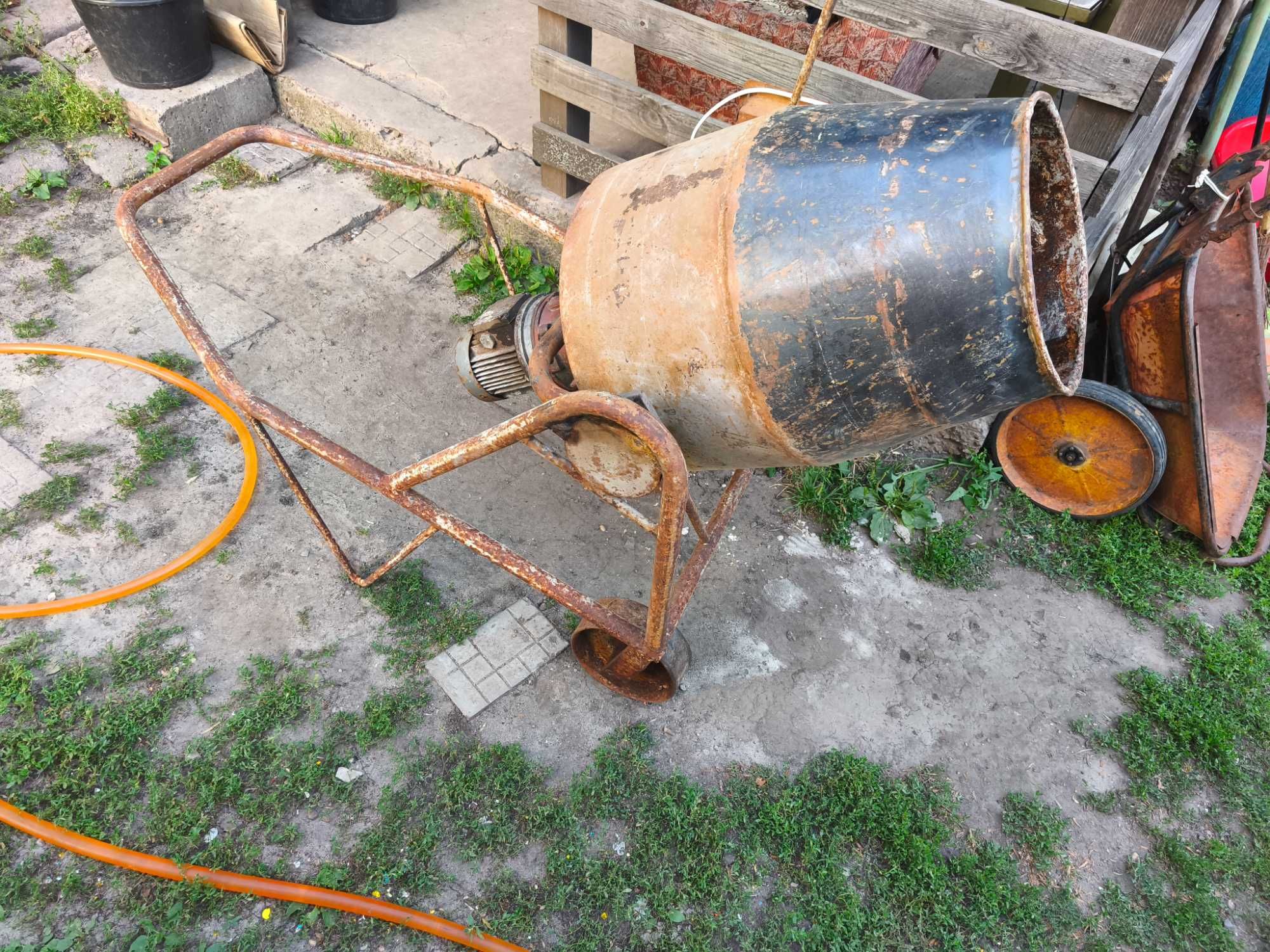 Продам бетонозмішувач
