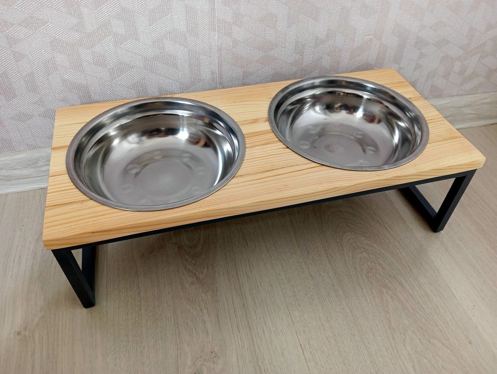 Двойная миска для собак, на деревянной подставке,