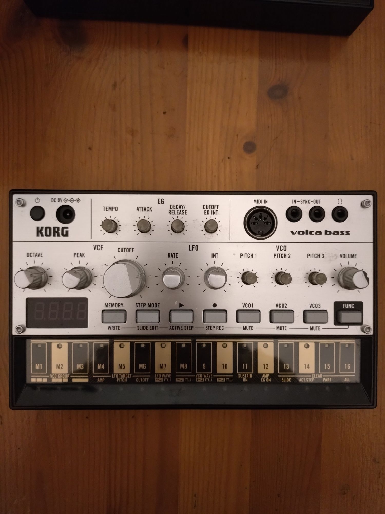 Korg Volca Bass syntezator