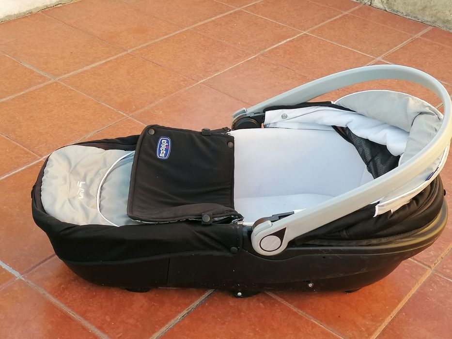 Vendo CAMA de BEBÉ /ALCOFA da CHICCO como nova. Possibilidade entrega
